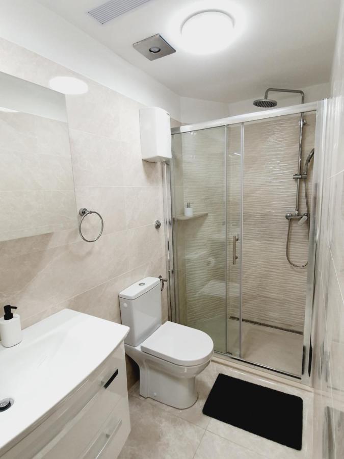 White House Apartments Дуги Рат Екстериор снимка